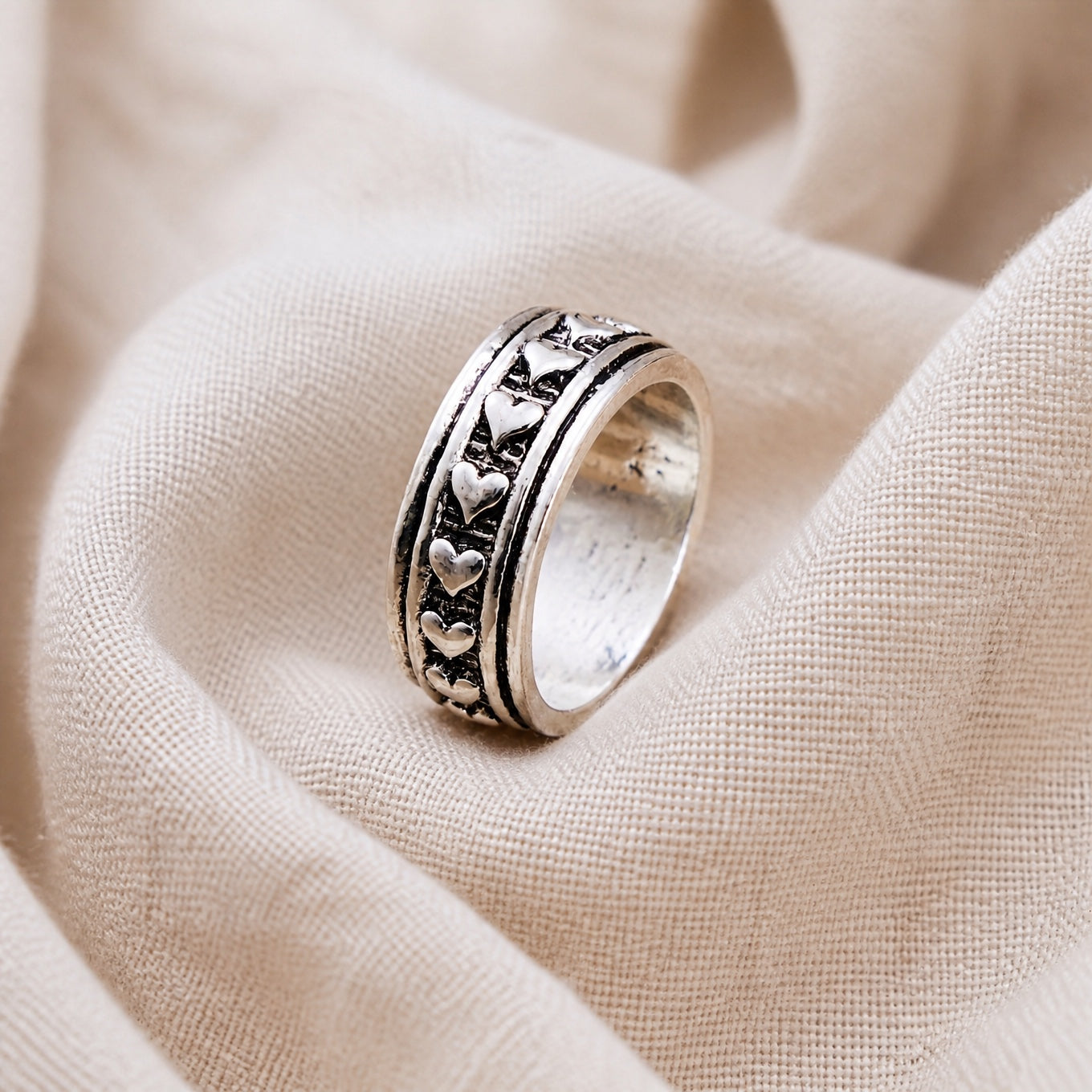 Heart Pattern Spinner Ring, Oxidized Silver-Tone Stainless Steel