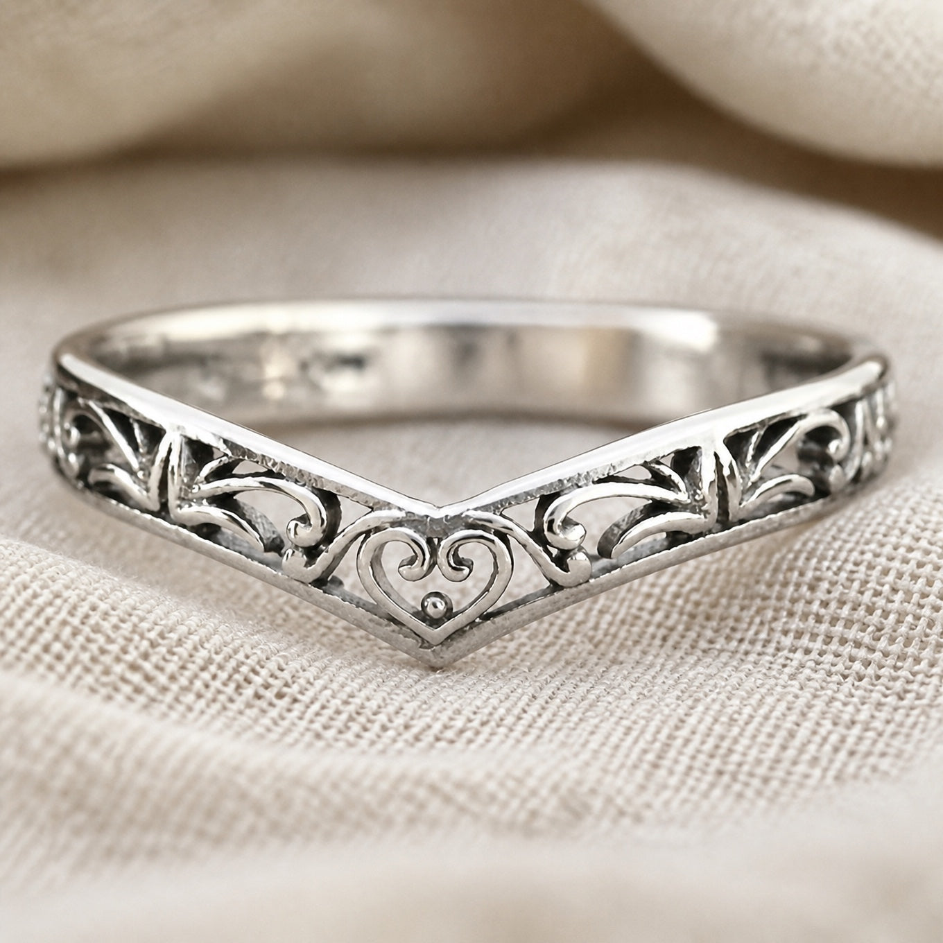 Vintage Heart Filigree Ring with Curved Silver-Tone Band