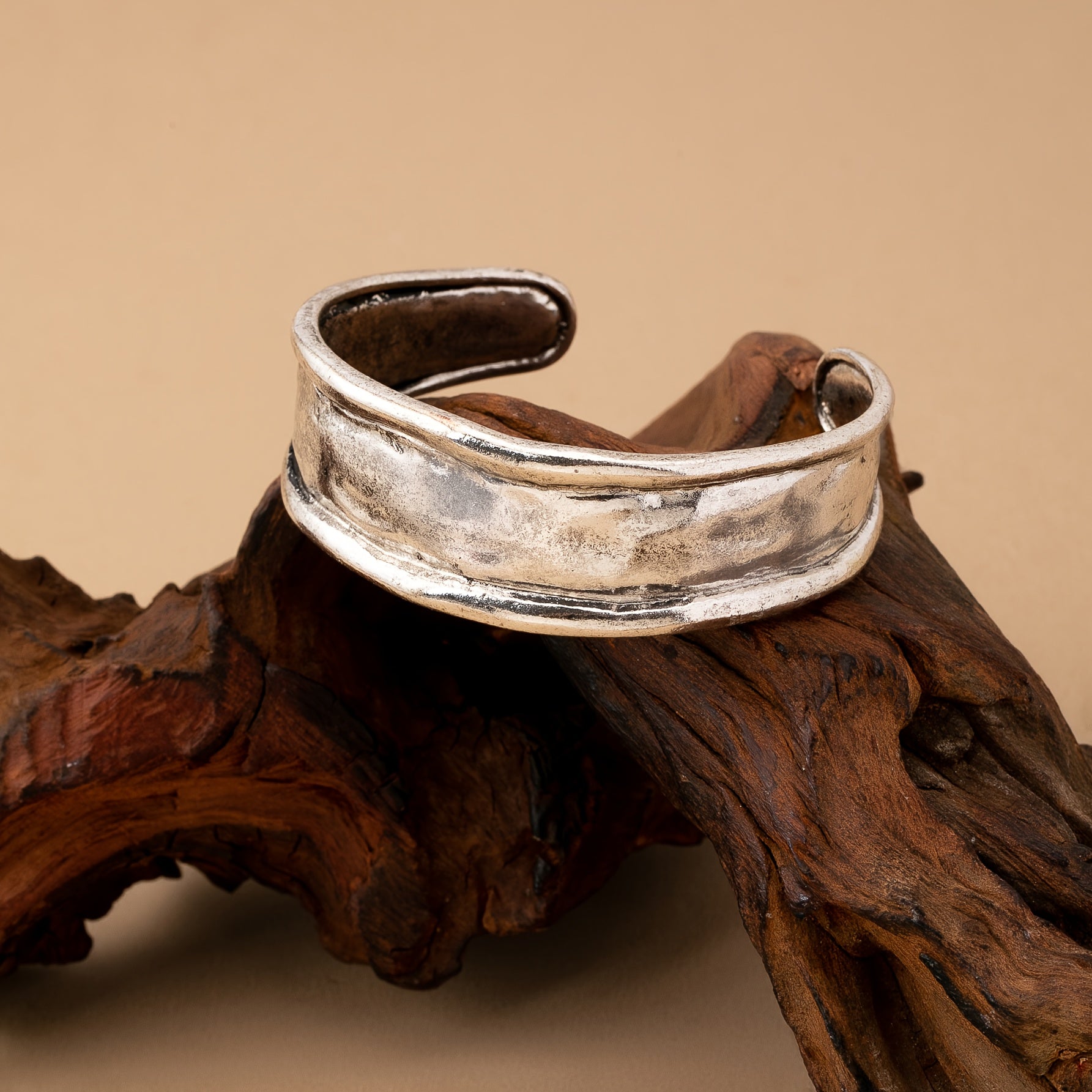 Vintage Textured Open Cuff Bracelet - Silver-Tone & Gold-Tone Minimalist Design