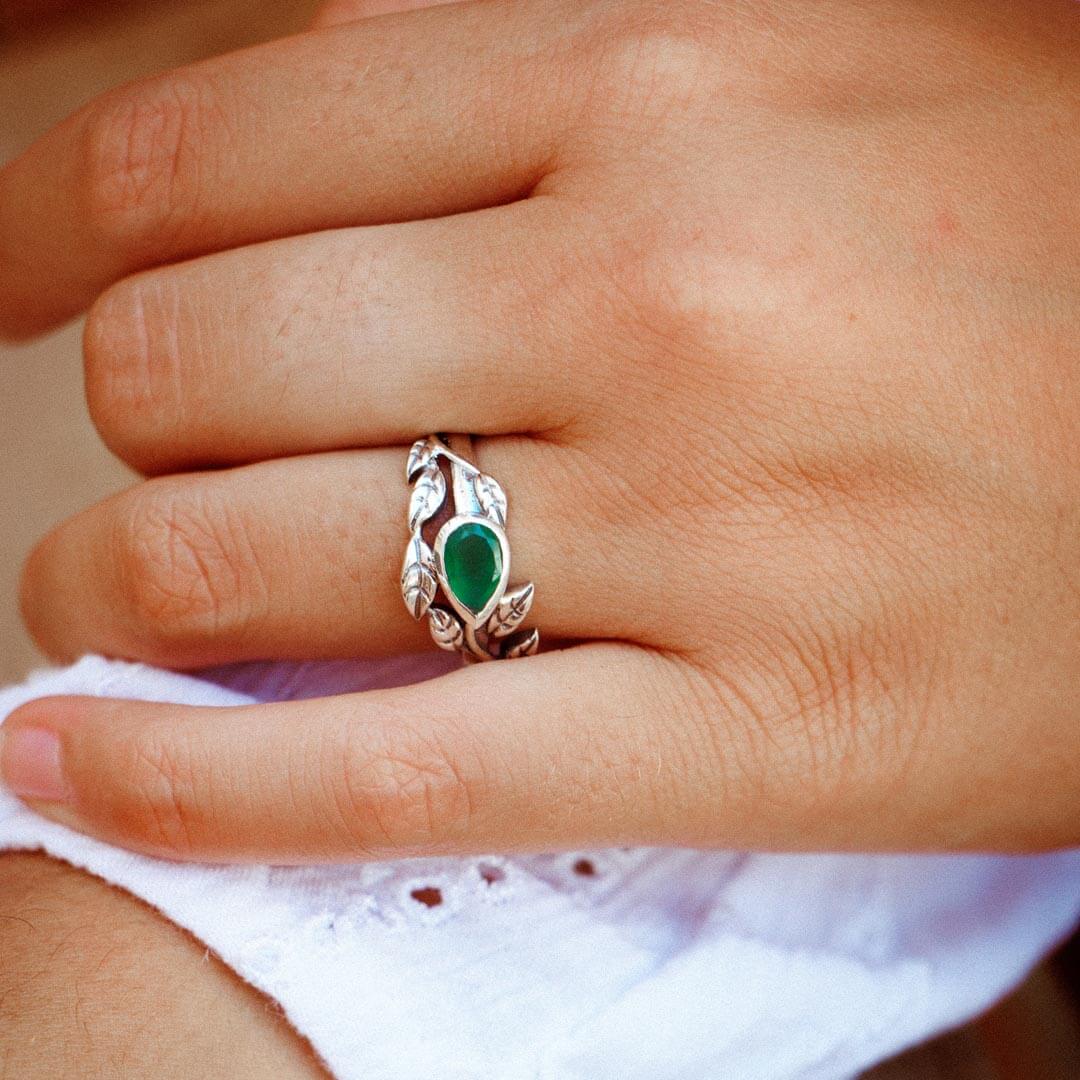 Pear-Shaped Green Onyx Ring with Sterling Silver Leaf Band