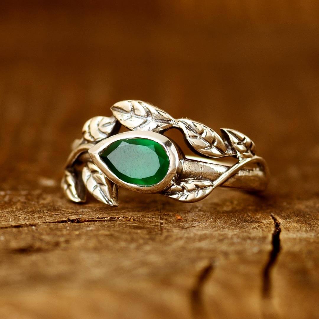 Pear-Shaped Green Onyx Ring with Sterling Silver Leaf Band