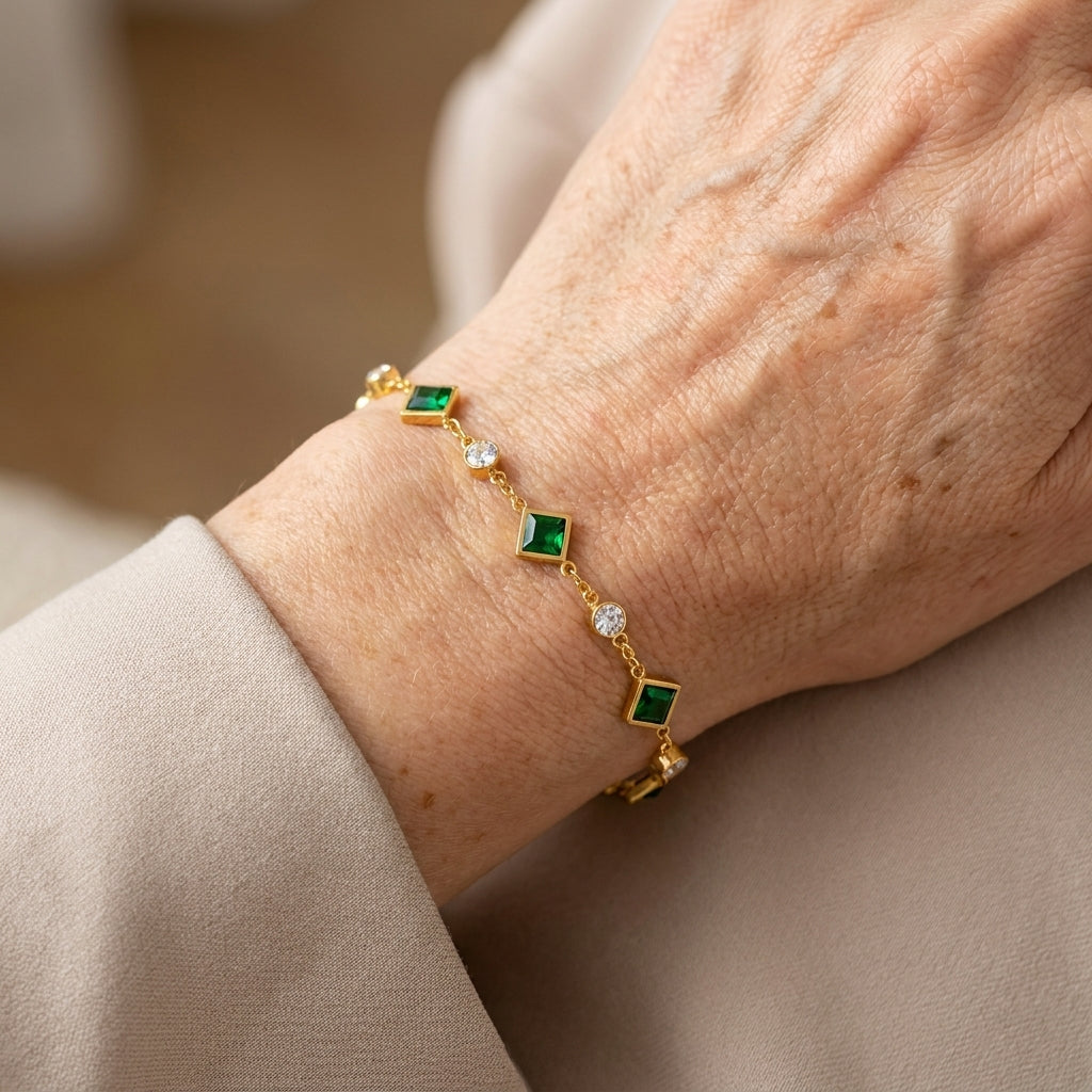 amelisse glenwyn bracelet gold 18k — lifestyle