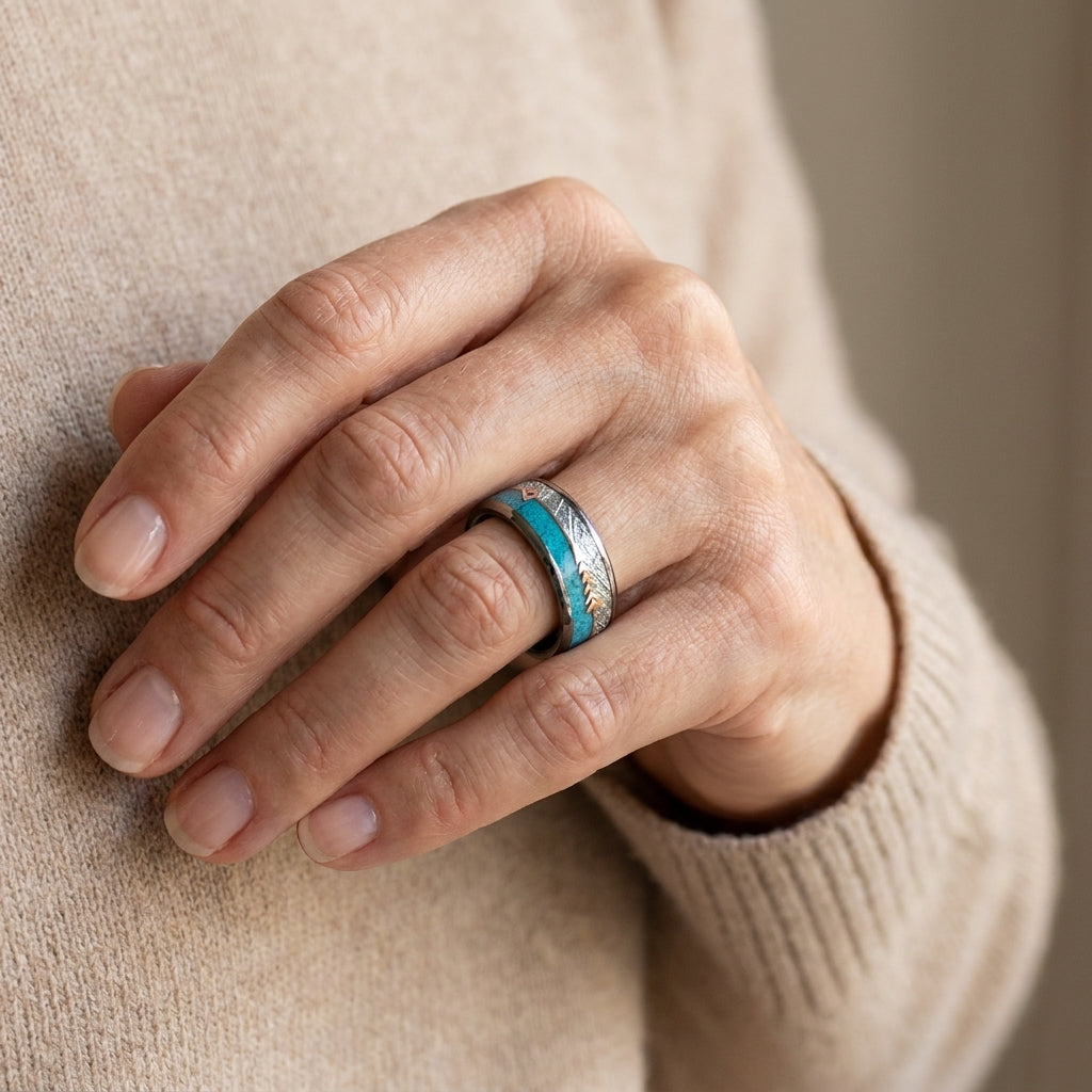 antique enamel silver ring white gold 16k — lifestyle