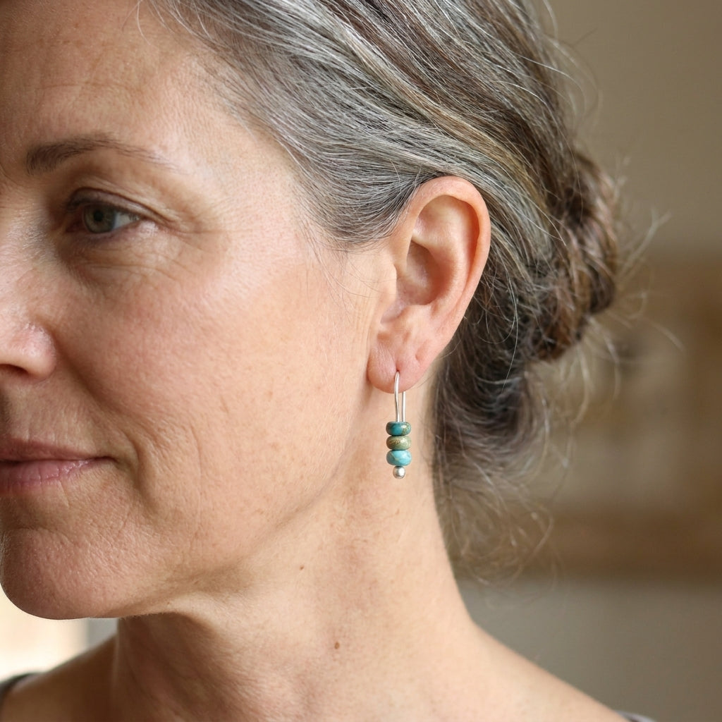 boucles doreilles perlees en turquoise — lifestyle