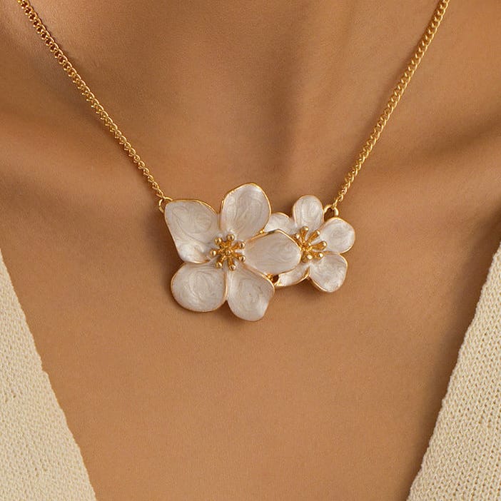 Floral Pearl Pendant Necklace with Gold Accents