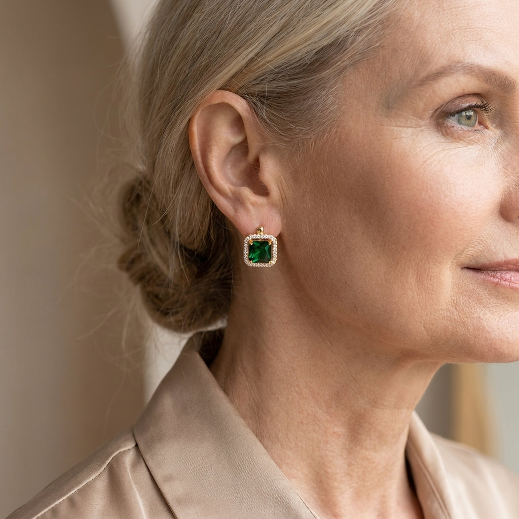 golden green square zirconia earrings gold 18k — lifestyle