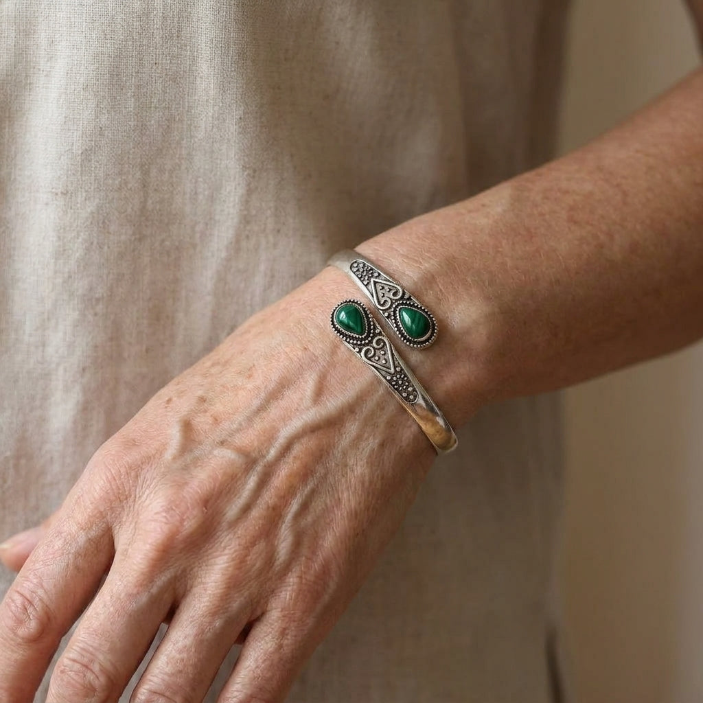 isabella esmeralda devereux bracele — lifestyle