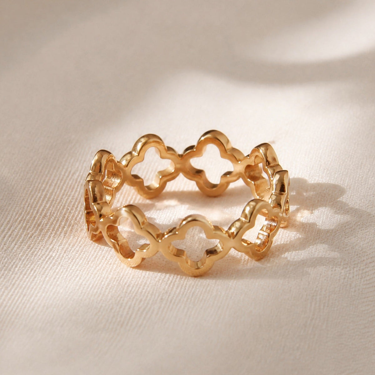 Clover Motif Gold-Tone Band Ring — main image