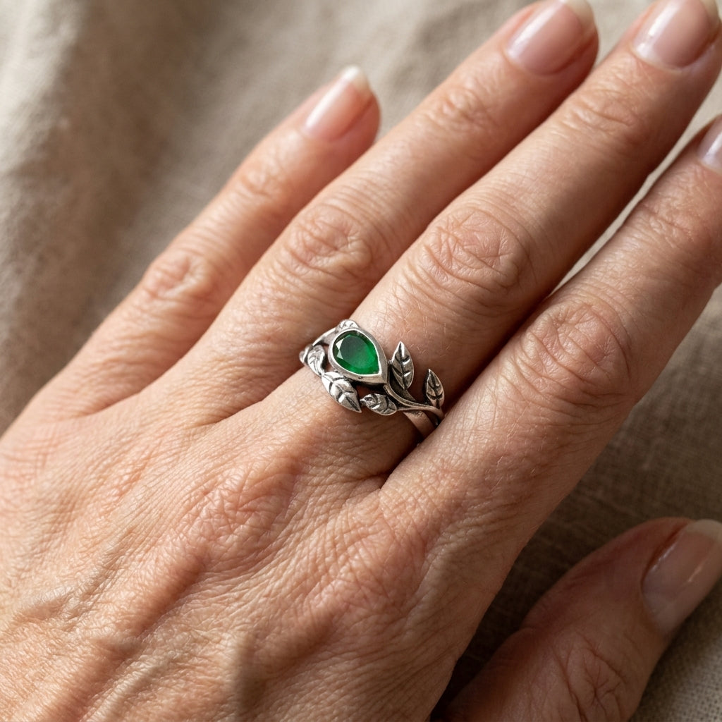 leaves green onyx ring asr9524 — lifestyle