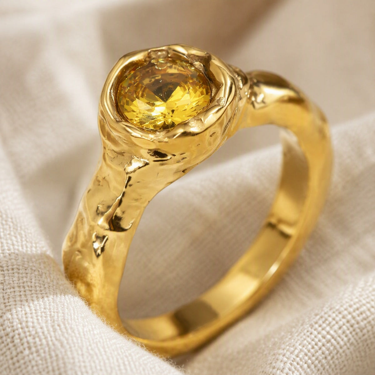Bezel-Set Zircon Ring with Leaf Motif Band — main image