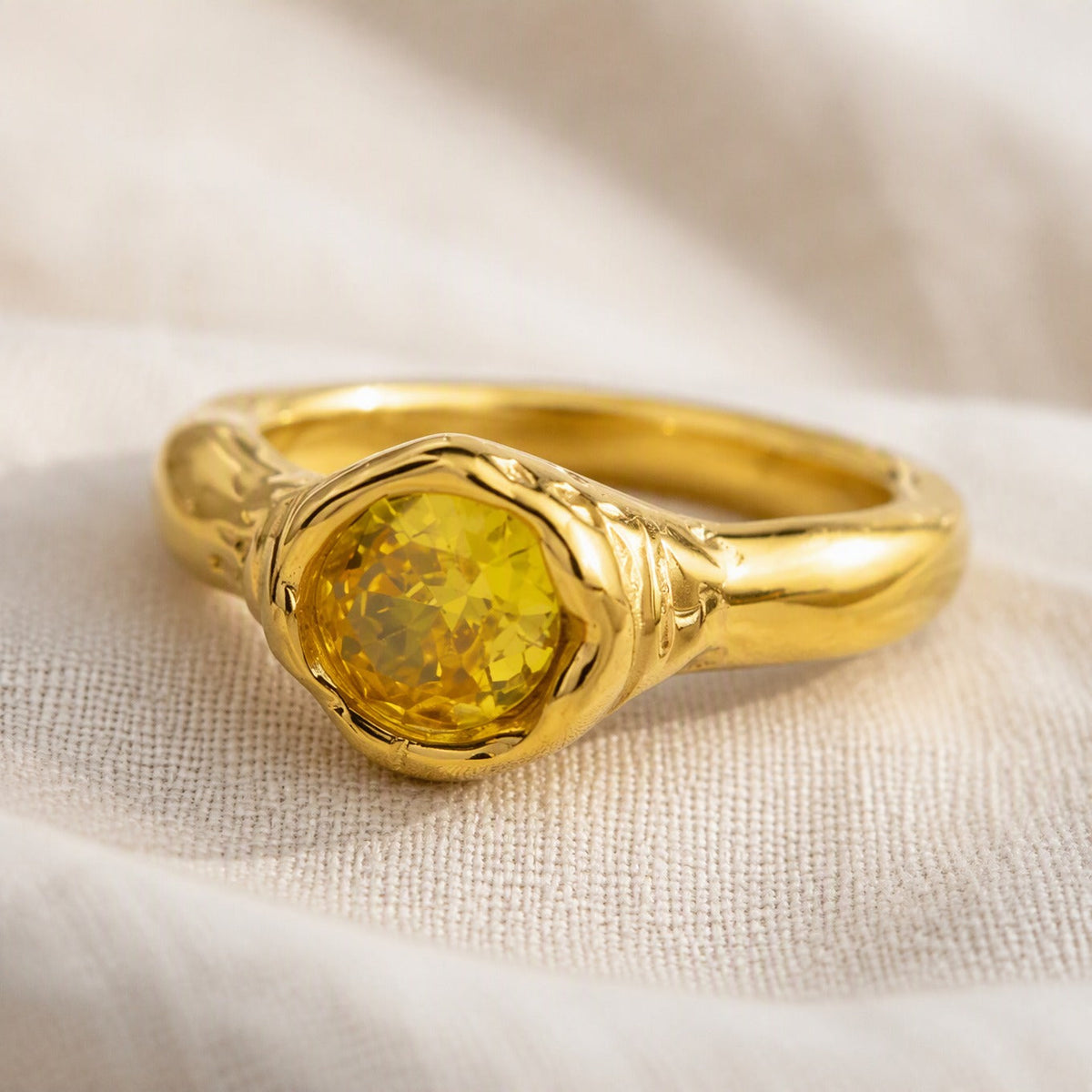 Bezel-Set Zircon Ring with Leaf Motif Band — view 3