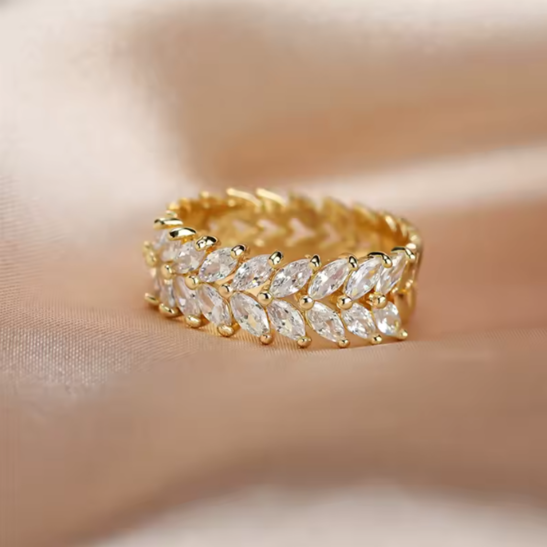 Luxury White Leaf Crystal Ring