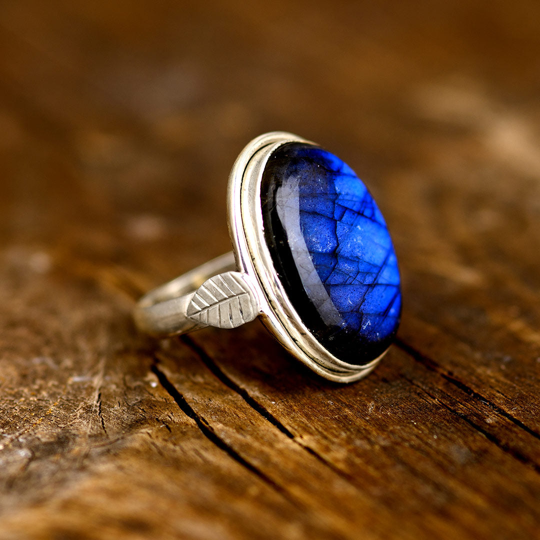 Oval Labradorite Statement Ring with Leaf-Textured Silver Band