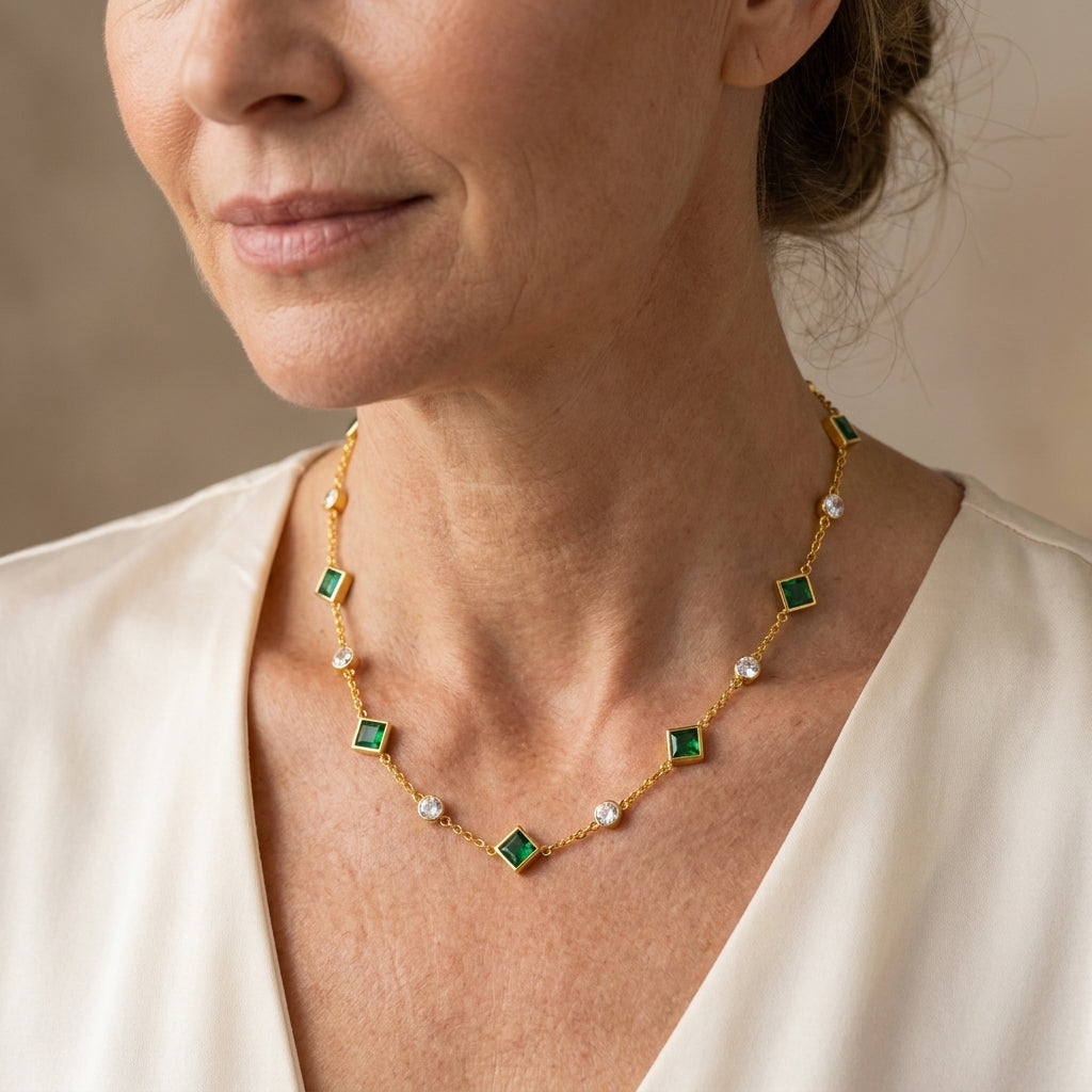 amelisse glenwyn necklace i4 — lifestyle