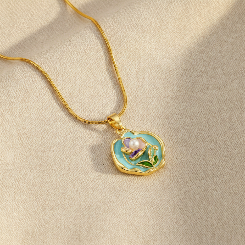 chic gold turquoise bee pendant necklace — studio