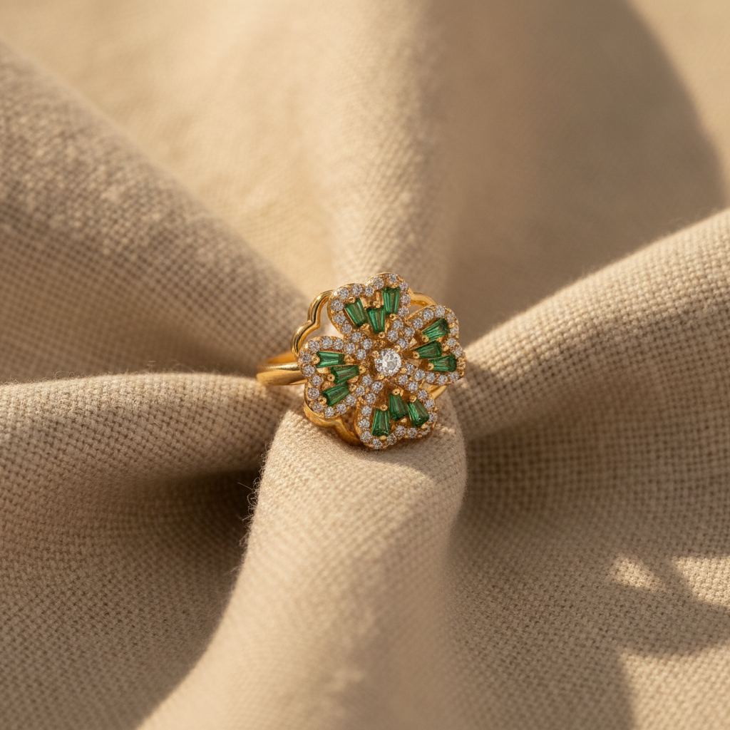 emerald clover spinning ring gold — studio