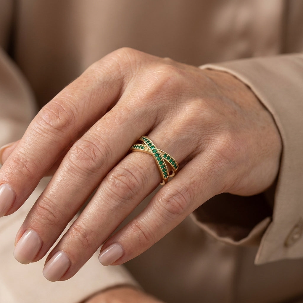 emerald flow ring gold — lifestyle