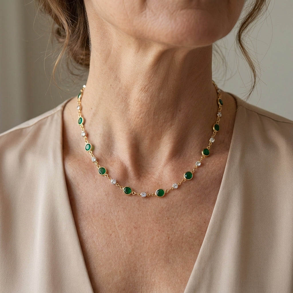 emerald green pendant necklace sf — lifestyle