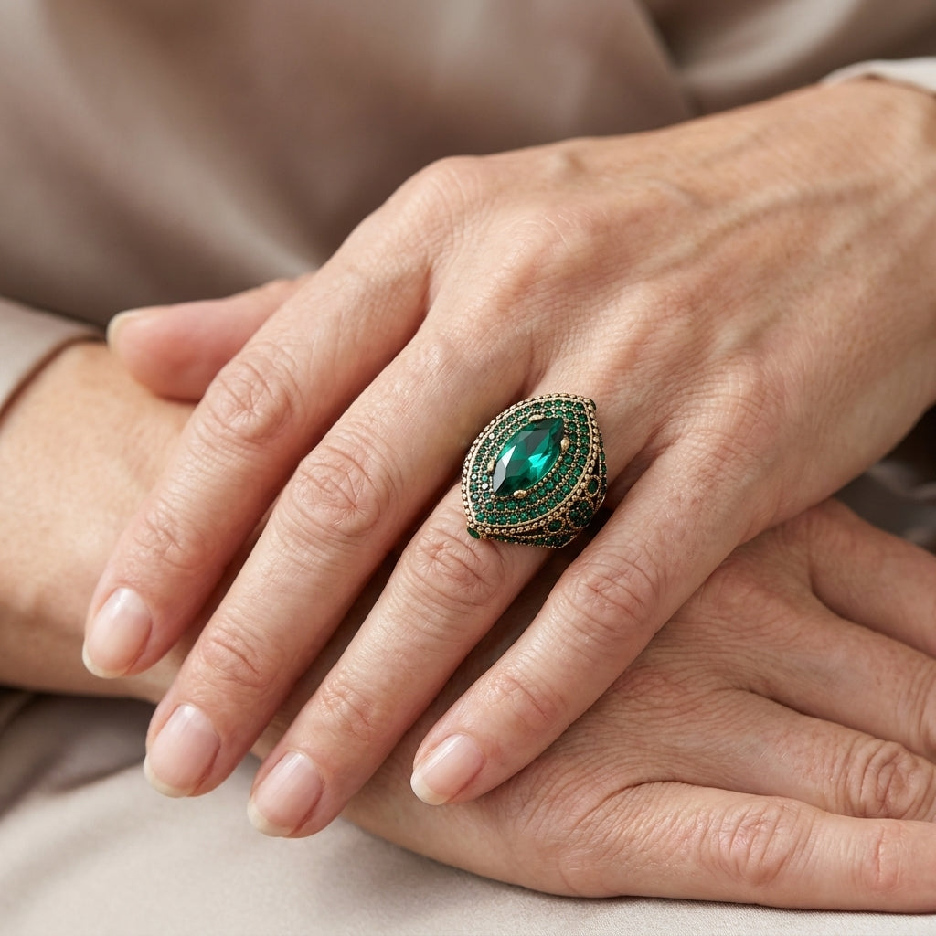 emerald regent ring gold — lifestyle