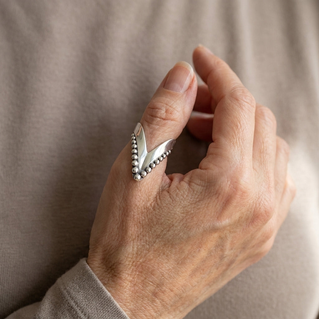 full finger chevron thumb ring sterling silver asr9072 — lifestyle