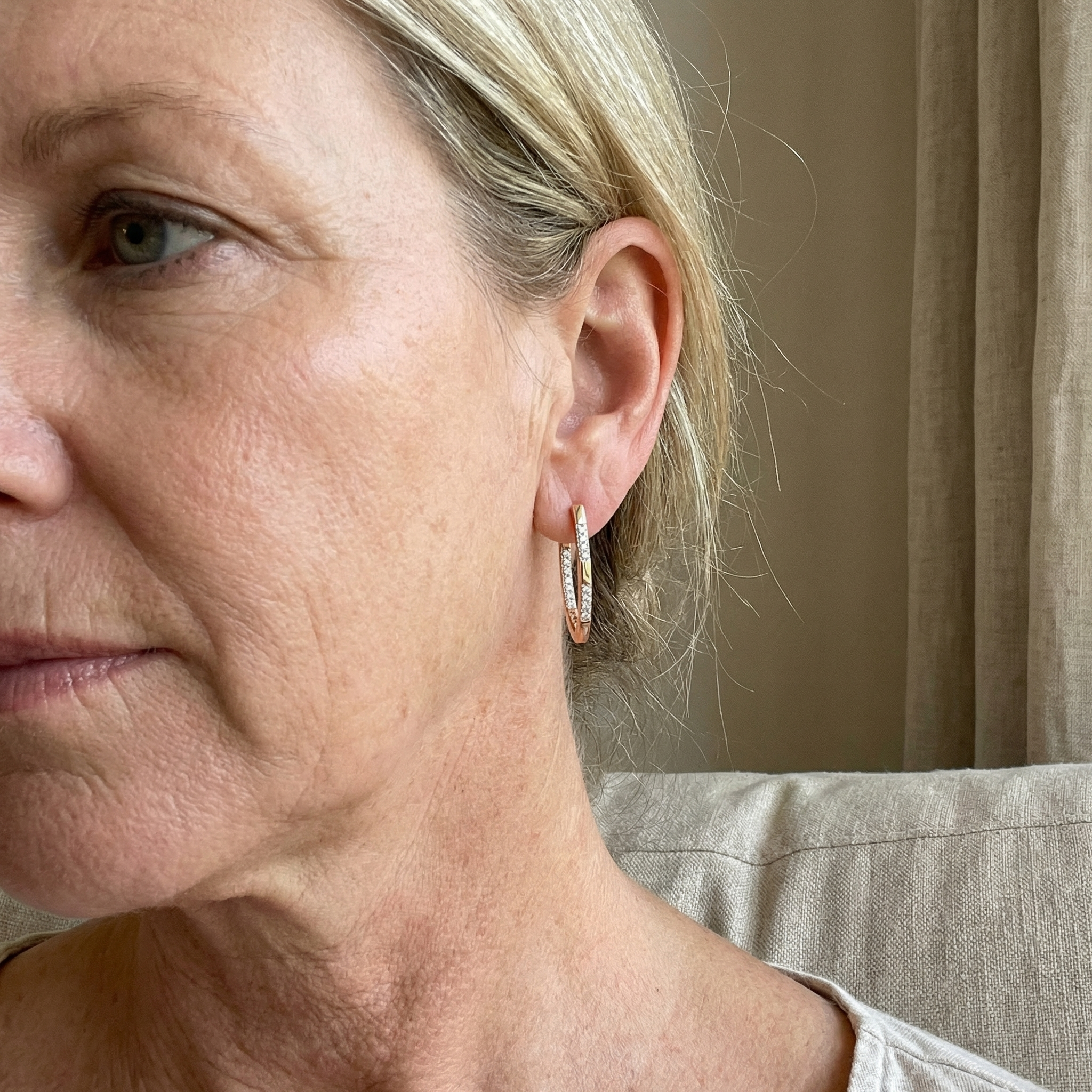 Elegant Zirconia Earrings in Gold