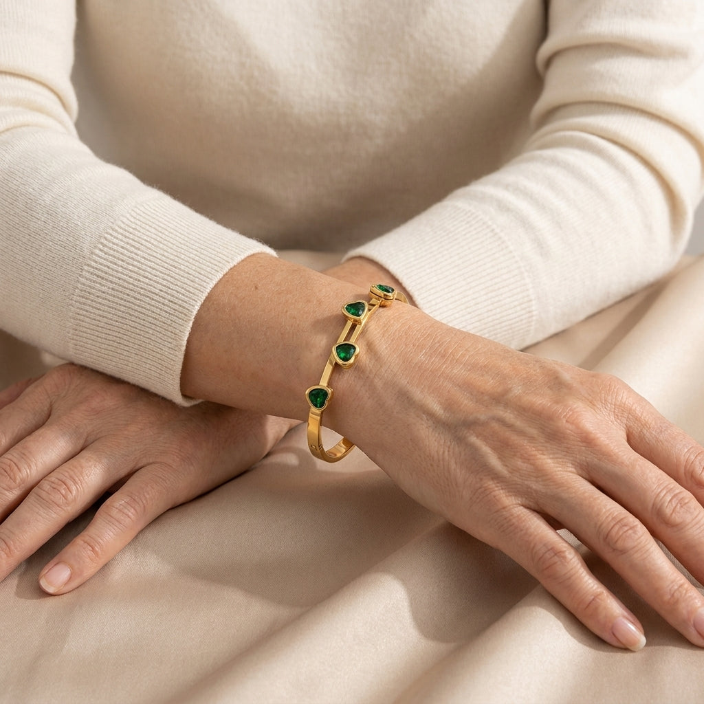 verde hearts bracelet gold — lifestyle