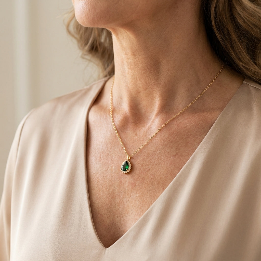 yvaine gladorra necklace gold 18k — lifestyle
